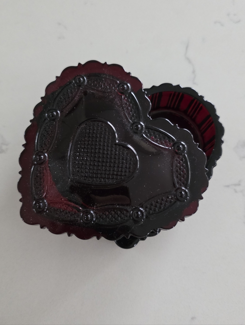 Vintage avon 1876 cape cod Heart Shaped Trinket Box Royal Ruby Red Dish - Picture 6 of 6